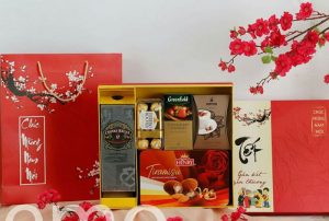 Tết là dịp những chiếc vỏ hộp quà Tết đẹp được dịp phô diễn khả năng và tác dụng của mình. Bởi đây là thời điểm mà giá trị hình thức lên ngôi song song với chất lượng.