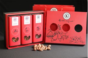 Vỏ hộp quà Tết chia làm hai phân khúc cơ bản