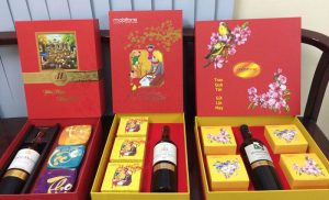 Rỉ tai địa chỉ sản xuất hộp quà Tết đựng rượu chất lượng